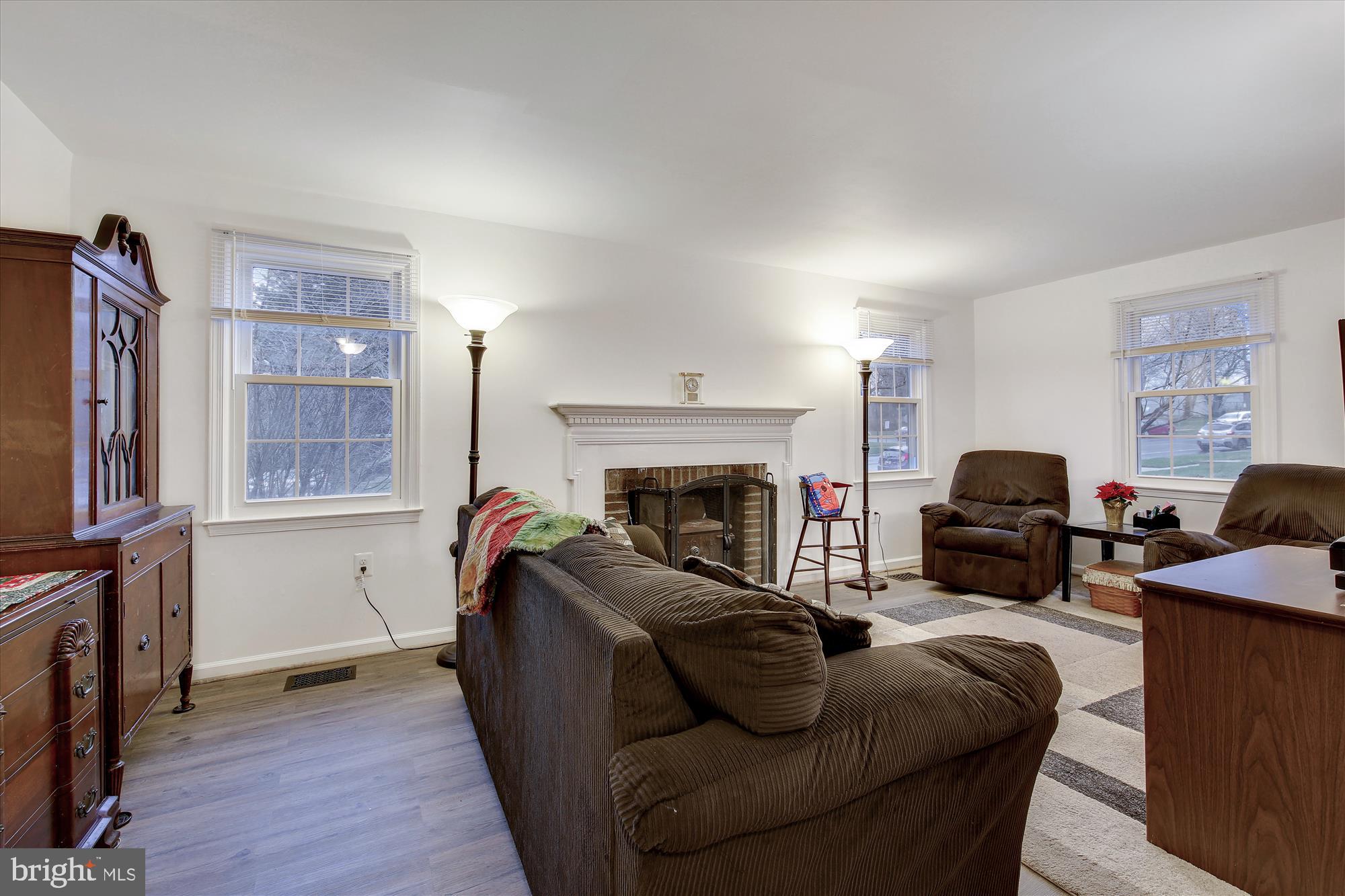 17721 Buehler Road, Unit 13 Olney, MD 20832 - Photo 9 of 42 Living room