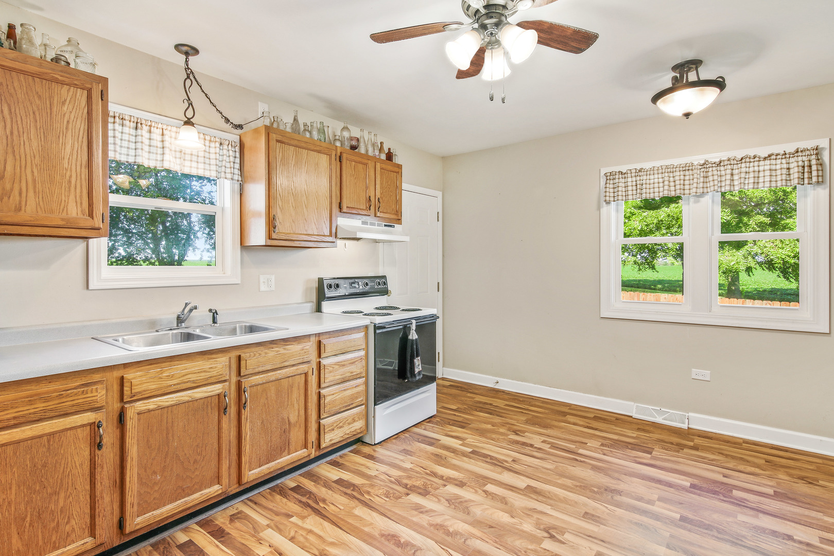 539 Hedge Road Compton, IL 61318 - Photo 6 of 22
