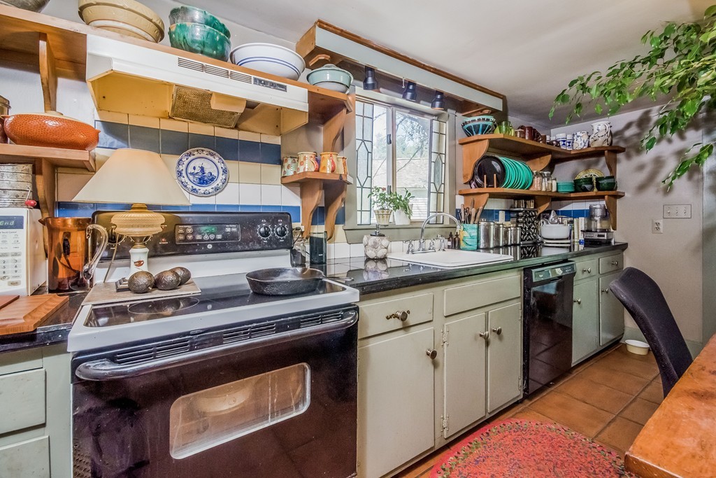 317 Converse Road Marion, MA 02738 - Photo 8 of 28