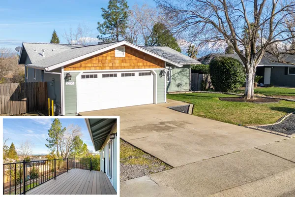 a view of backyard of house