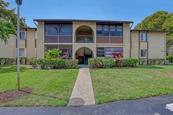 $150,000 | 339 Pine Ridge Circle, Unit D1, Greenacres, FL 33463