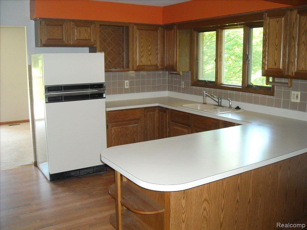 3175 Mason Road Howell, MI 48843 - Photo 7 of 11 3175 Mason kitchen 2
