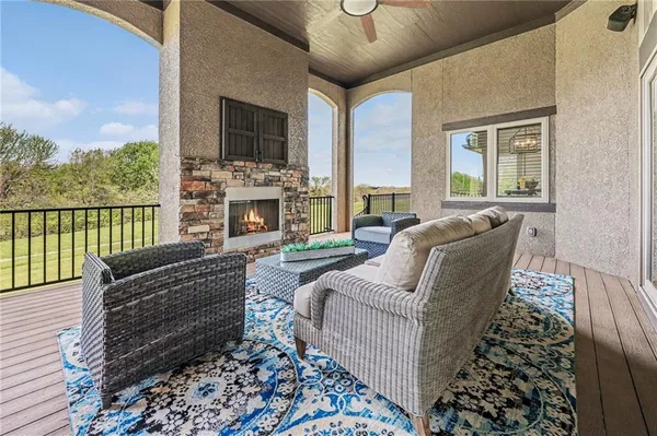 $1,500,000 | 8070 Northwest Masters Lane, Parkville, MO 64152