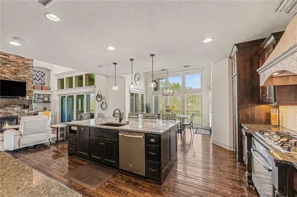 $1,500,000 | 8070 Northwest Masters Lane, Parkville, MO 64152