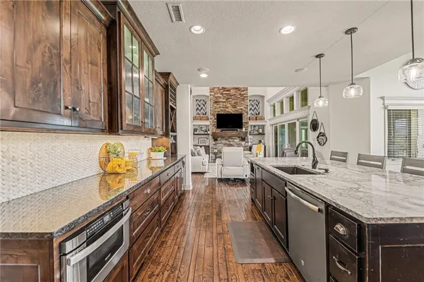 $1,500,000 | 8070 Northwest Masters Lane, Parkville, MO 64152