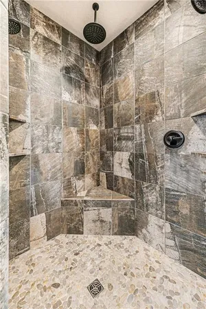 $1,500,000 | 8070 Northwest Masters Lane, Parkville, MO 64152