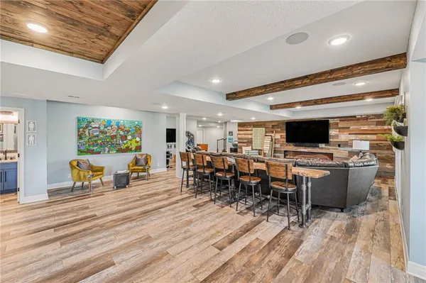 $1,500,000 | 8070 Northwest Masters Lane, Parkville, MO 64152
