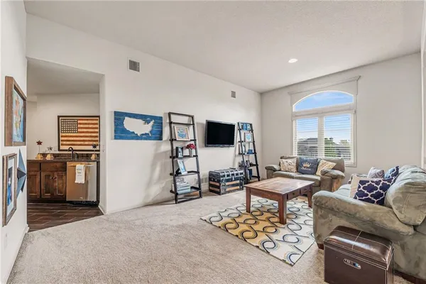 $1,500,000 | 8070 Northwest Masters Lane, Parkville, MO 64152