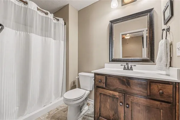 $1,500,000 | 8070 Northwest Masters Lane, Parkville, MO 64152