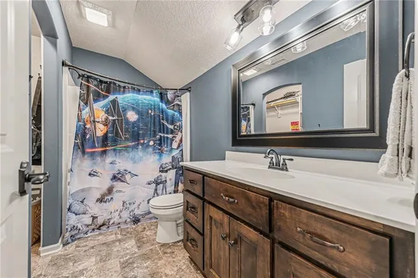 $1,500,000 | 8070 Northwest Masters Lane, Parkville, MO 64152