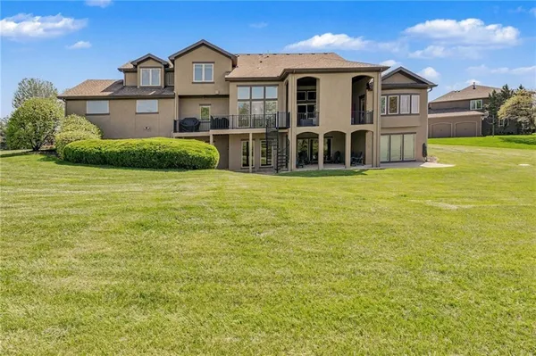 $1,500,000 | 8070 Northwest Masters Lane, Parkville, MO 64152