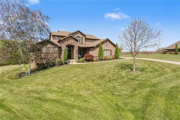 $1,500,000 | 8070 Northwest Masters Lane, Parkville, MO 64152