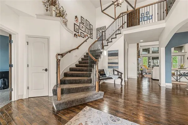 $1,500,000 | 8070 Northwest Masters Lane, Parkville, MO 64152