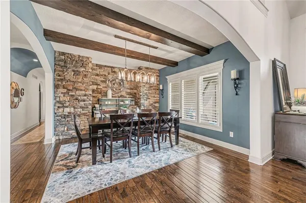 $1,500,000 | 8070 Northwest Masters Lane, Parkville, MO 64152