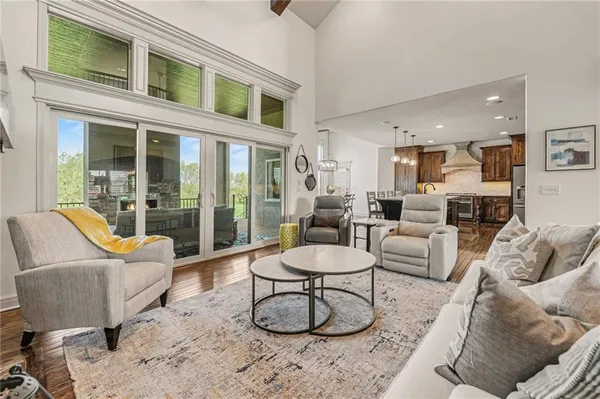 $1,500,000 | 8070 Northwest Masters Lane, Parkville, MO 64152
