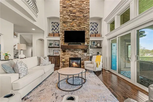 $1,500,000 | 8070 Northwest Masters Lane, Parkville, MO 64152