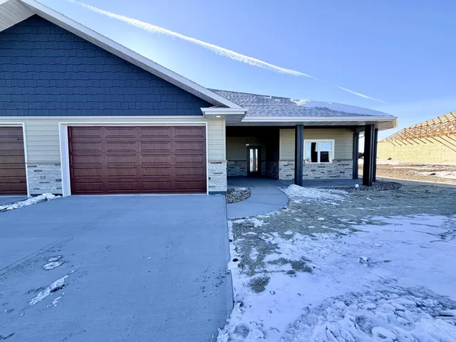 $425,000 | 2555 Sutherland Drive, Worthington, MN 56187