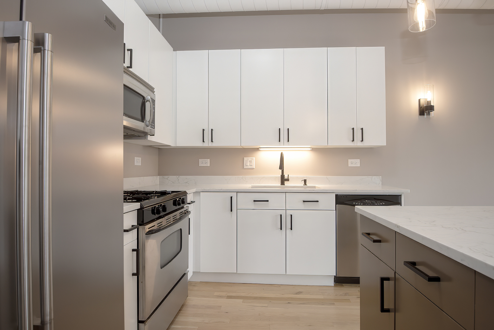 950 West Monroe Street, Unit 402 Chicago, IL 60607 - Photo 7 of 33