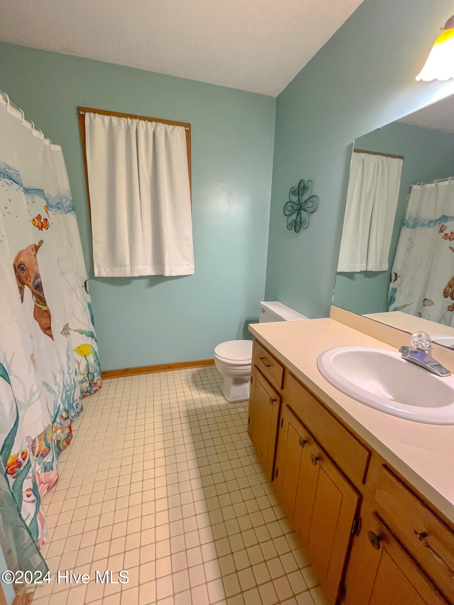 907 Fields Road New Bern, NC 28560 - Photo 17 of 20 GUEST BATH