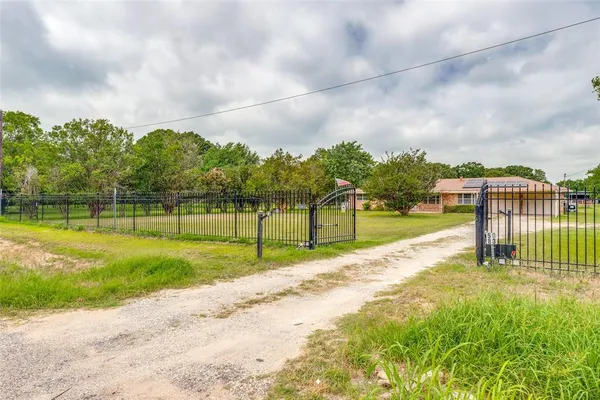$379,000 | 5083 North State Highway, Bonham, TX 75418