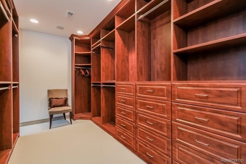 4355 Hickory Ridge Plymouth, MI 48170 - Photo 24 of 88 033-Walk_In_Closet-1301056-mls.jpg