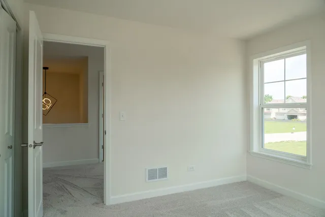 $349,900 | 513 Amherst Drive, Sycamore, IL 60178