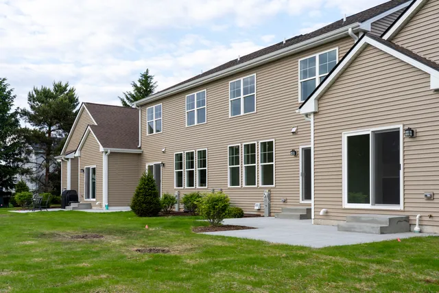 $349,900 | 513 Amherst Drive, Sycamore, IL 60178