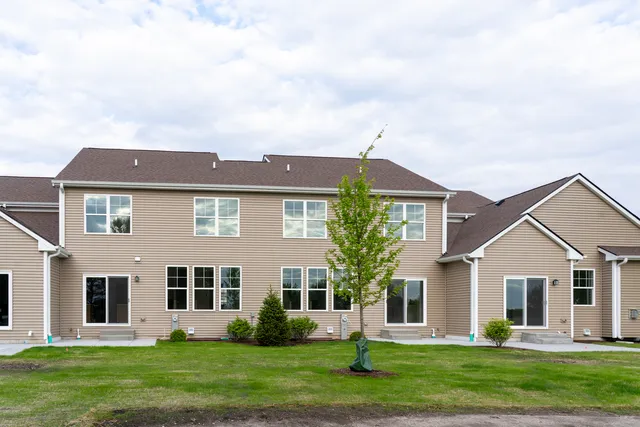 $349,900 | 513 Amherst Drive, Sycamore, IL 60178