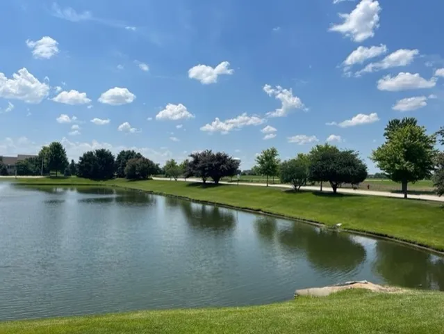 $349,900 | 513 Amherst Drive, Sycamore, IL 60178