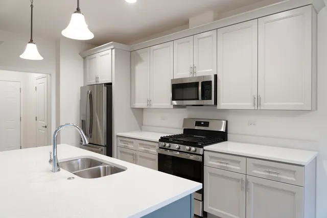 $349,900 | 513 Amherst Drive, Sycamore, IL 60178