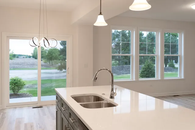 $349,900 | 513 Amherst Drive, Sycamore, IL 60178