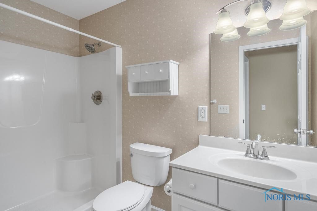 1617 Eaglebrook Road Toledo, OH 43615 - Photo 29 of 47 Full Bathroom