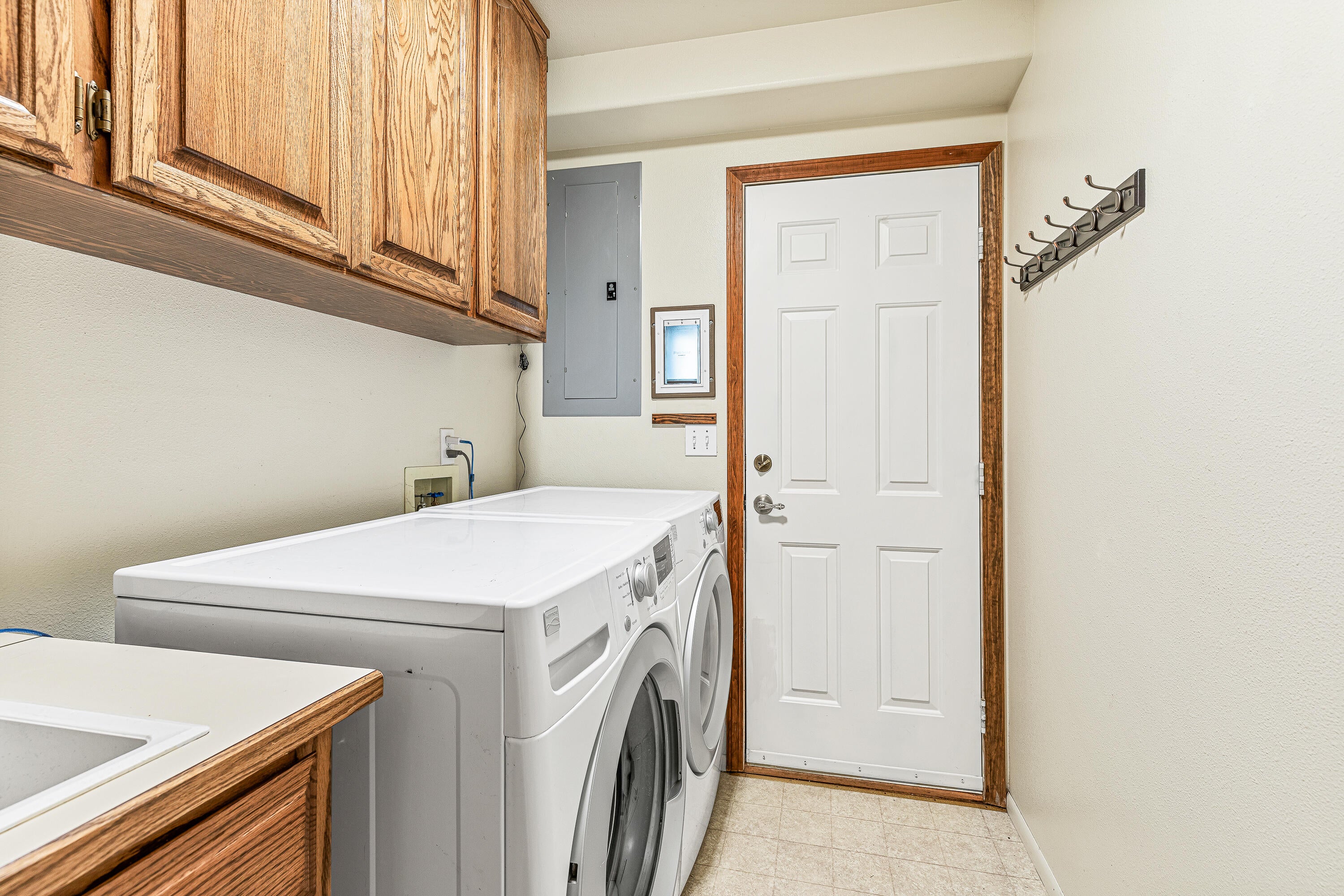 3142 Anderson Creek Road Talent, OR 97540 - Photo 23 of 46 Laundry room