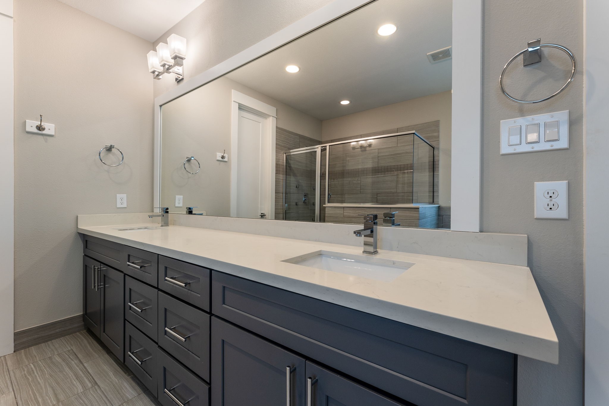 806 Thornton Road, Unit B Houston, TX 77018 - Photo 17 of 28 a bathroom with a sink double vanity and a mirror