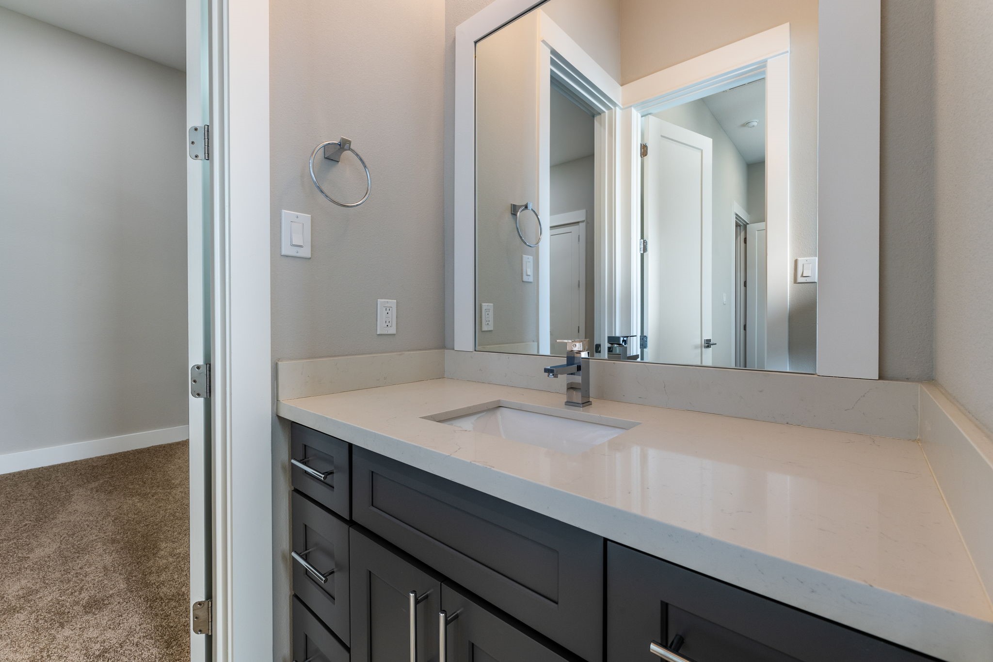 806 Thornton Road, Unit B Houston, TX 77018 - Photo 27 of 28 a bathroom with a sink and a mirror