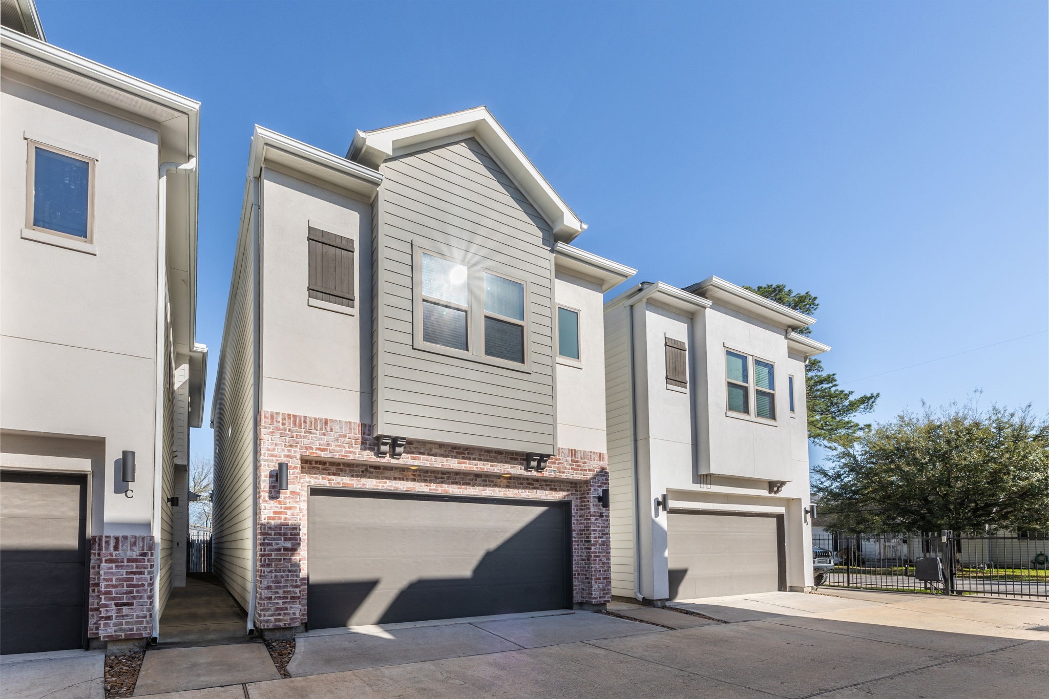 806 Thornton Road, Unit B Houston, TX 77018 - Photo 2 of 28 a view of a white building
