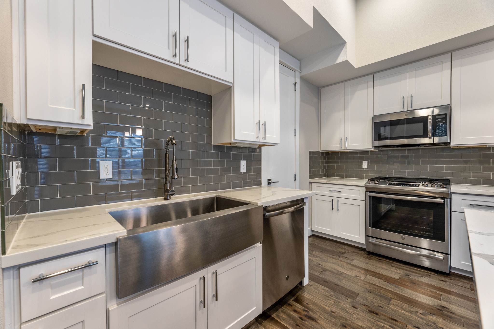 806 Thornton Road, Unit B Houston, TX 77018 - Photo 6 of 28 a kitchen with granite countertop a sink and steel appliances