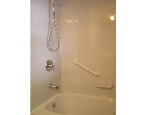 207 Prentice Street Springfield, MA 01104 - Photo 13 of 21 a bathroom with a bath tub