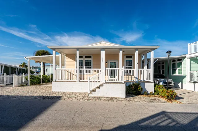 $279,000 | 122 Northeast Bay Drive, Jensen Beach, FL 34957