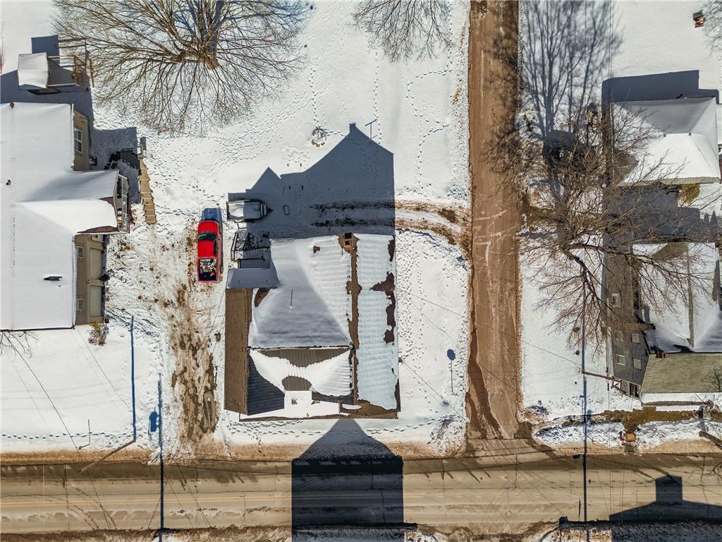 451 Main Street Rockwood, PA 15557 - Photo 4 of 9 a vase of flowers sitting on a table