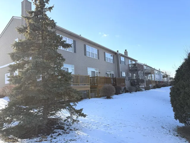 $335,000 | 864 Genesee Drive, Naperville, IL 60563