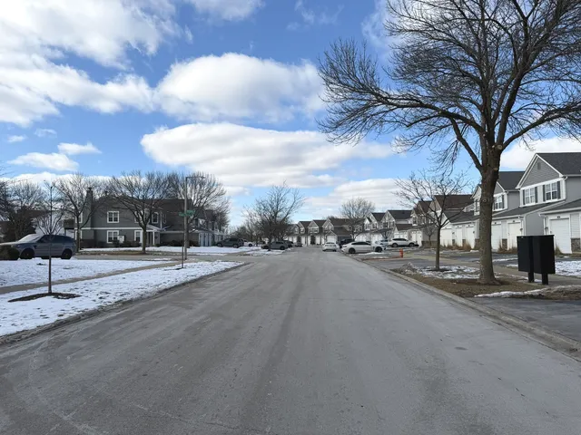 $335,000 | 864 Genesee Drive, Naperville, IL 60563