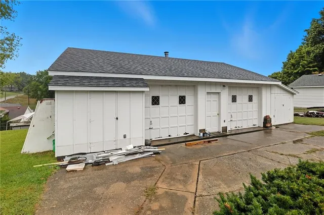 $275,000 | 2943 North Walnut Street, Avondale, MO 64117