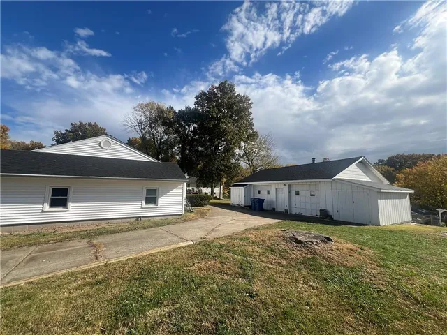 $275,000 | 2943 North Walnut Street, Avondale, MO 64117