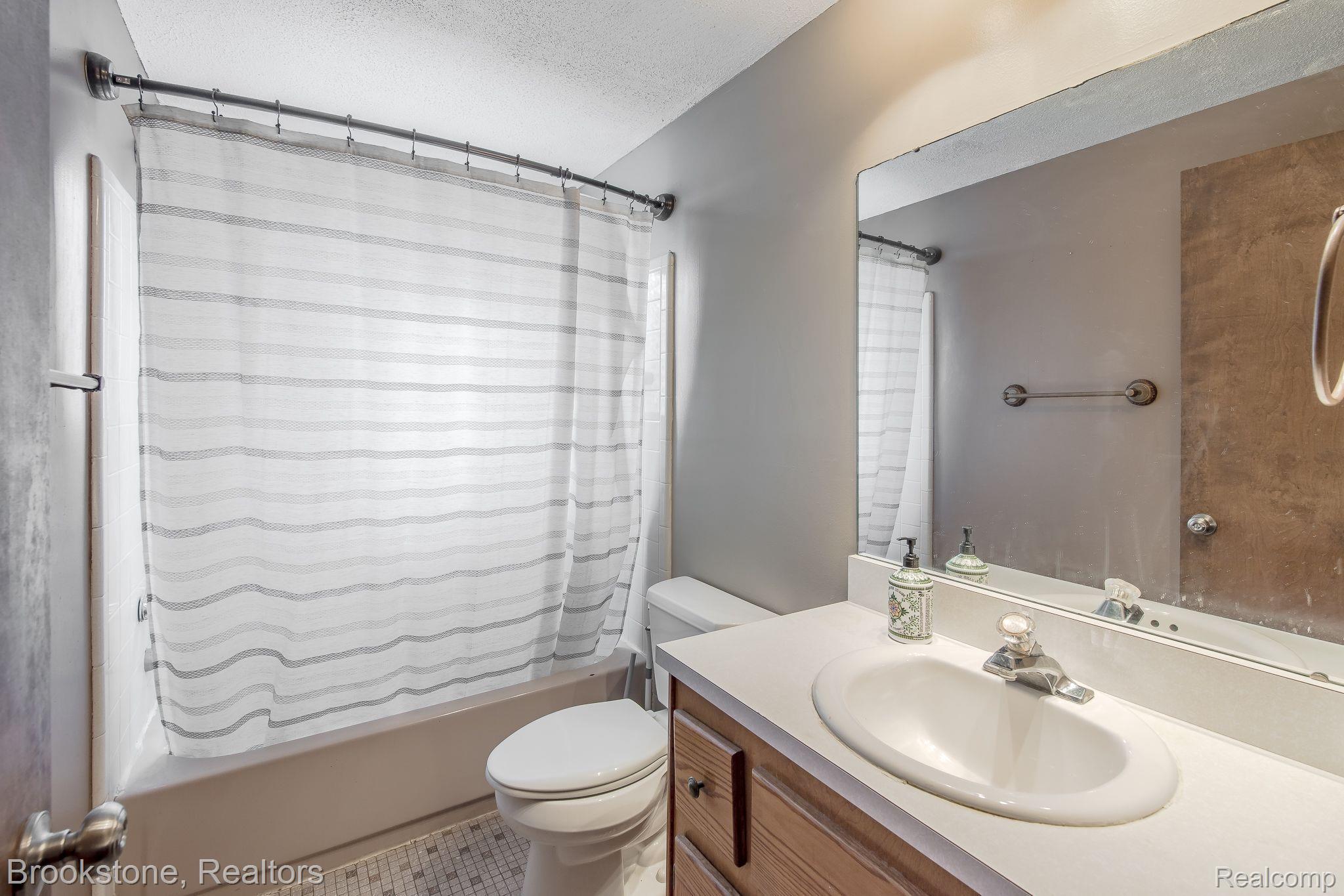 2780 Cherry Road Highland, MI 48356 - Photo 31 of 42 Gallery Image 31