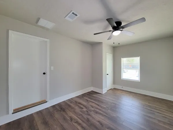 $2,000 | 5815 Southseas Street, Houston, TX 77033