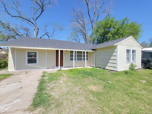 $2,000 | 5815 Southseas Street, Houston, TX 77033