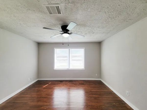 $2,000 | 5815 Southseas Street, Houston, TX 77033