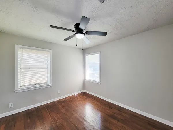 $2,000 | 5815 Southseas Street, Houston, TX 77033