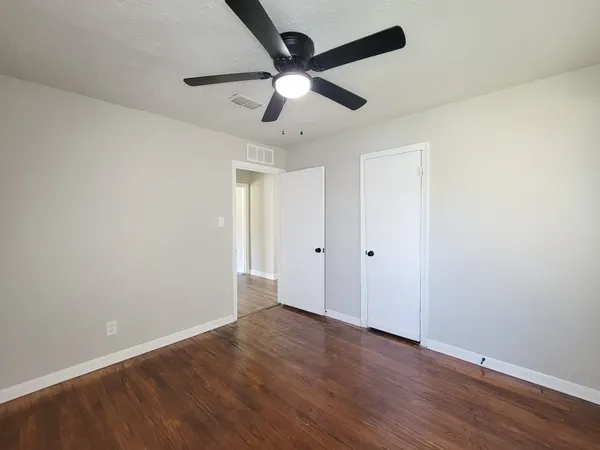 $2,000 | 5815 Southseas Street, Houston, TX 77033